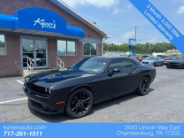 2017 Dodge Challenger SXT RWD photo