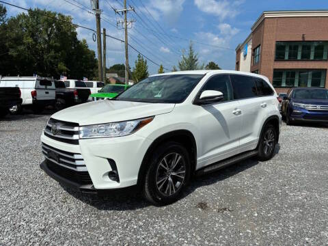 2017 Toyota Highlander LE FWD photo