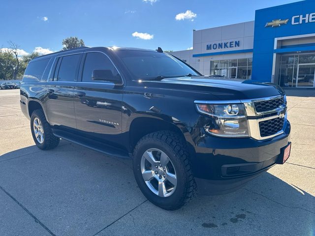 2017 Chevrolet Suburban LT RWD photo