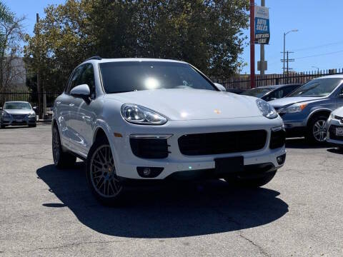 2017 Porsche Cayenne Platinum Edition AWD photo