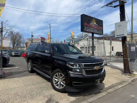 2017 Chevrolet Suburban LT 4WD photo