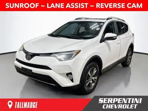 2017 Toyota RAV4 XLE AWD photo