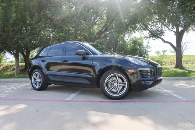 2017 Porsche Macan S AWD photo