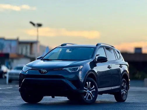 2017 Toyota RAV4 LE FWD photo
