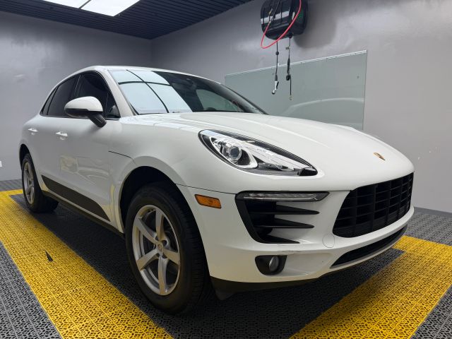 2017 Porsche Macan AWD photo
