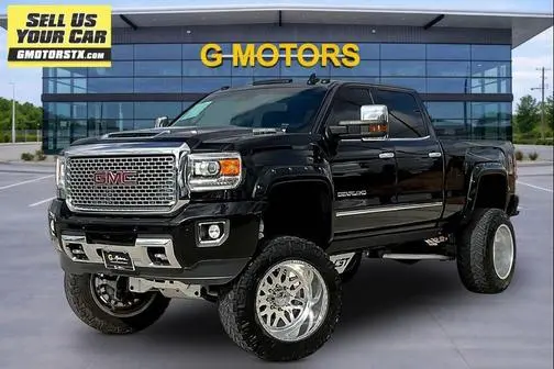 2017 GMC Sierra 2500HD Denali 4WD photo