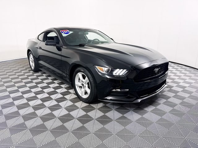 2017 Ford Mustang V6 RWD photo