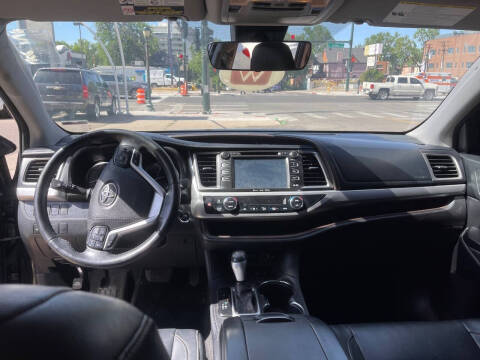 2017 Toyota Highlander XLE AWD photo