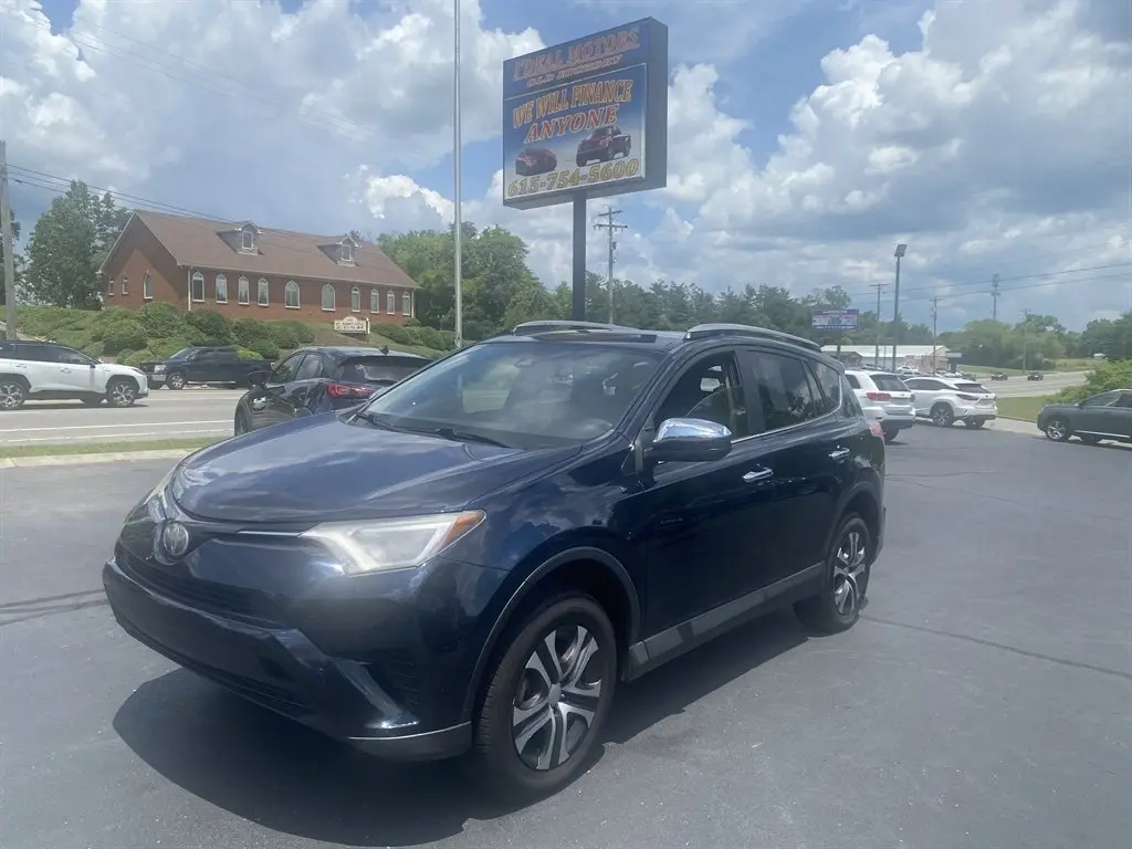2017 Toyota RAV4 LE FWD photo
