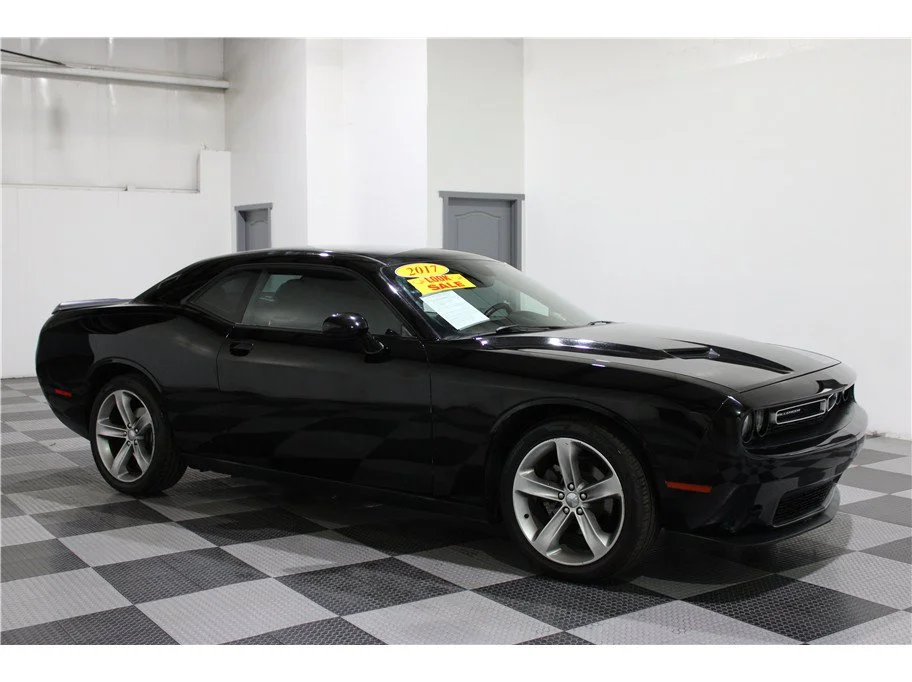 2017 Dodge Challenger SXT RWD photo