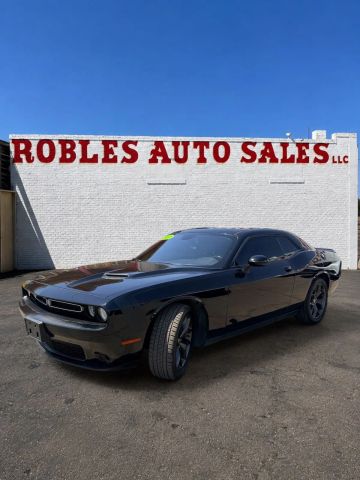 2017 Dodge Challenger SXT RWD photo