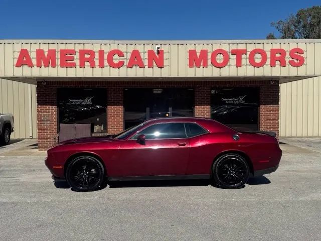 2017 Dodge Challenger SXT RWD photo