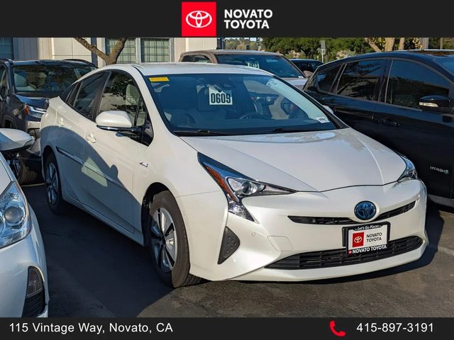 2017 Toyota Prius Three FWD photo
