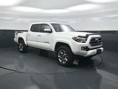 2017 Toyota Tacoma Limited 4WD photo