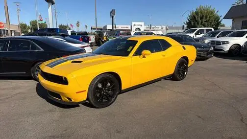 2017 Dodge Challenger SXT Plus RWD photo
