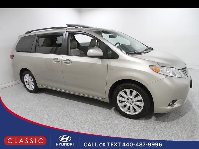 2017 Toyota Sienna XLE Premium AWD photo