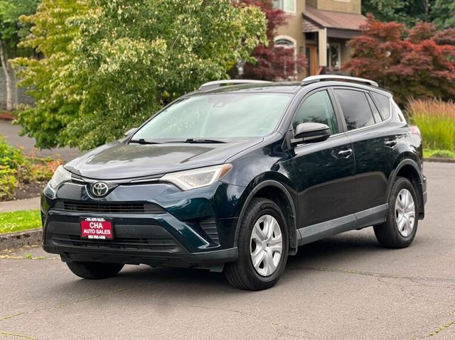 2017 Toyota RAV4 LE FWD photo