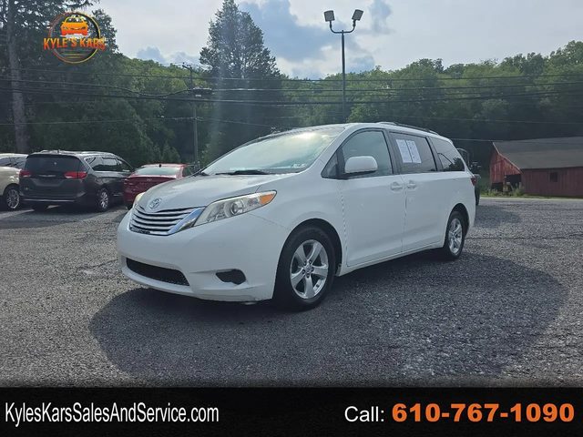 2017 Toyota Sienna LE FWD photo