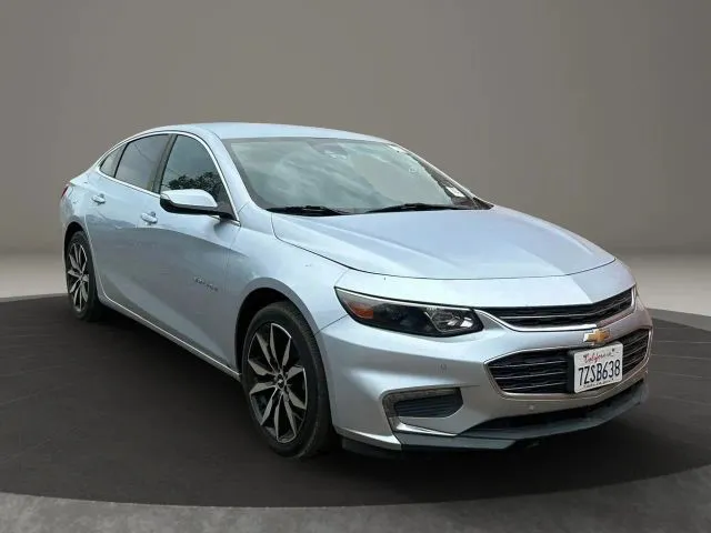 2017 Chevrolet Malibu LT FWD photo