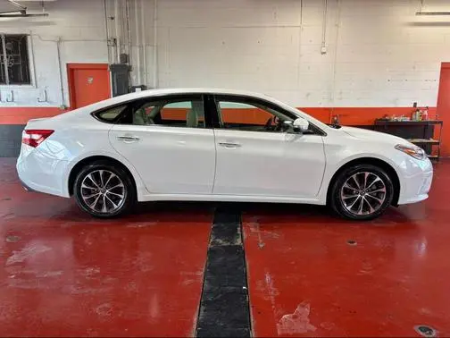 2017 Toyota Avalon XLE FWD photo