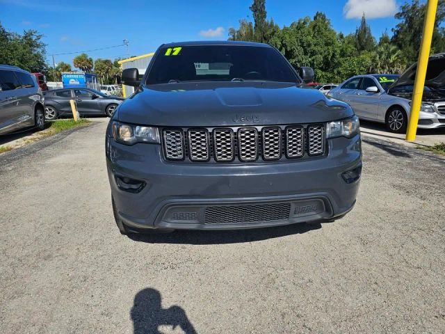 2017 Jeep Grand Cherokee Altitude 4WD photo