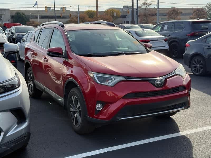 2017 Toyota RAV4 XLE FWD photo