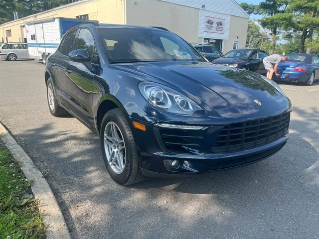 2017 Porsche Macan AWD photo