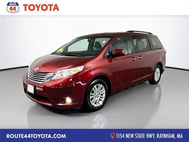 2017 Toyota Sienna XLE FWD photo