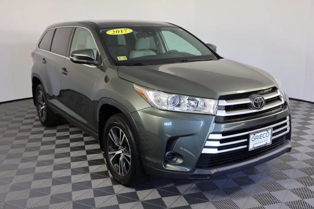2017 Toyota Highlander LE AWD photo