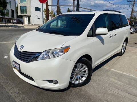2017 Toyota Sienna XLE FWD photo