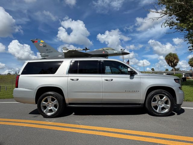2017 Chevrolet Suburban LT 4WD photo