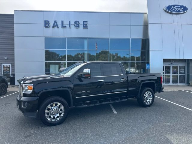 2017 GMC Sierra 2500HD Denali 4WD photo