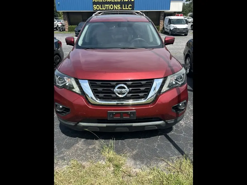 2017 Nissan Pathfinder Platinum 4WD photo