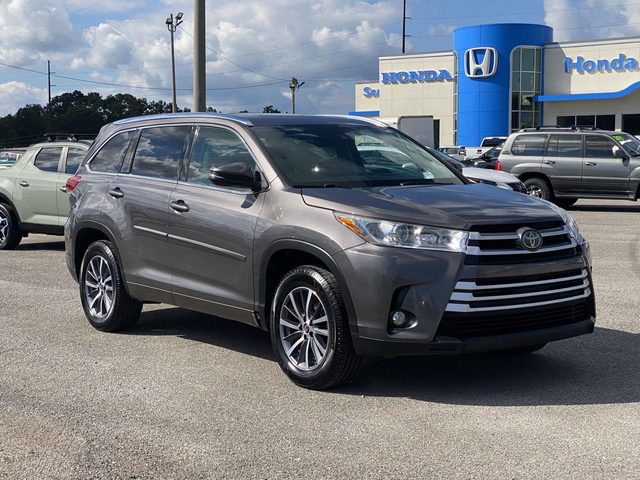 2017 Toyota Highlander XLE FWD photo