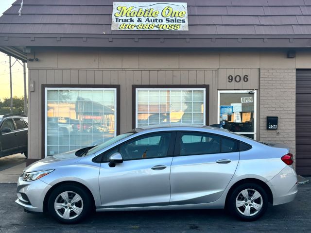 2017 Chevrolet Cruze LS FWD photo