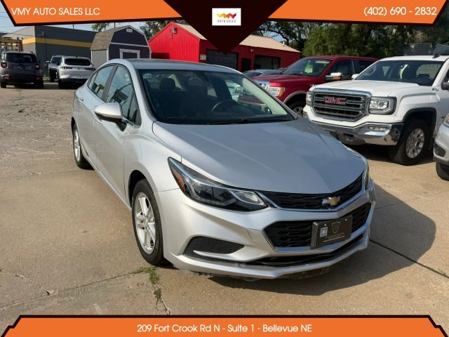 2017 Chevrolet Cruze LT FWD photo