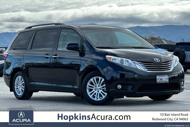 2017 Toyota Sienna XLE FWD photo