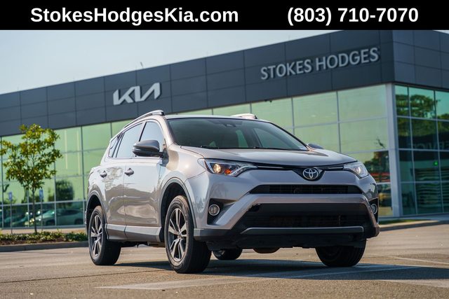 2017 Toyota RAV4 XLE FWD photo