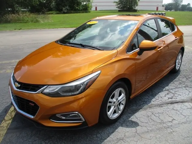 2017 Chevrolet Cruze LT FWD photo