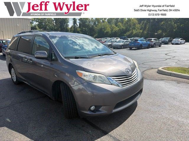 2017 Toyota Sienna XLE Premium FWD photo
