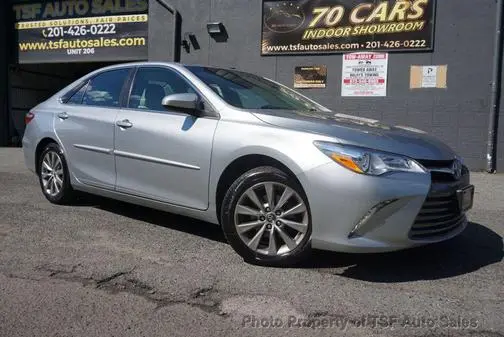 2017 Toyota Camry XLE FWD photo