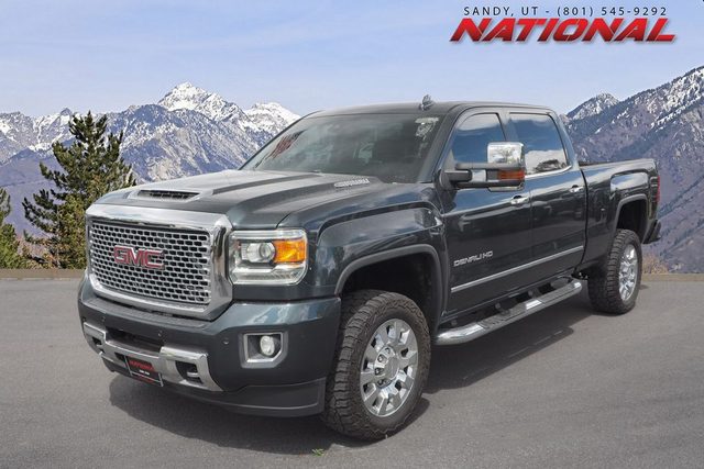 2017 GMC Sierra 2500HD Denali 4WD photo