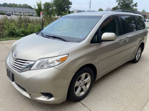 2017 Toyota Sienna LE FWD photo