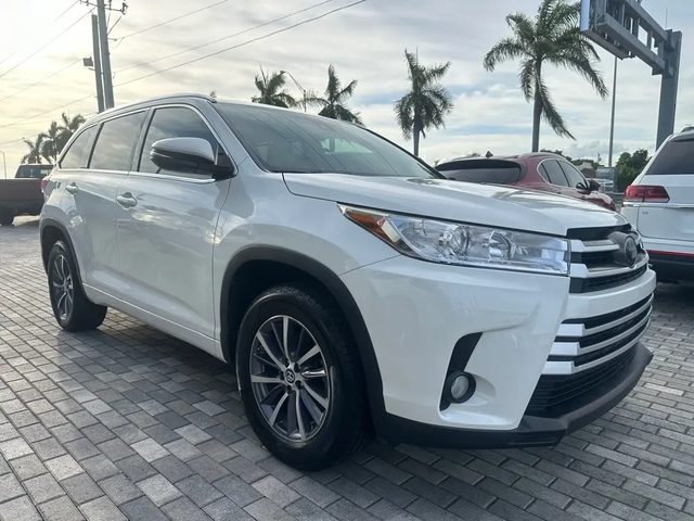 2017 Toyota Highlander XLE FWD photo