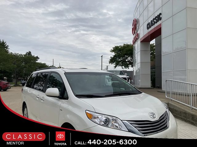 2017 Toyota Sienna XLE AWD photo