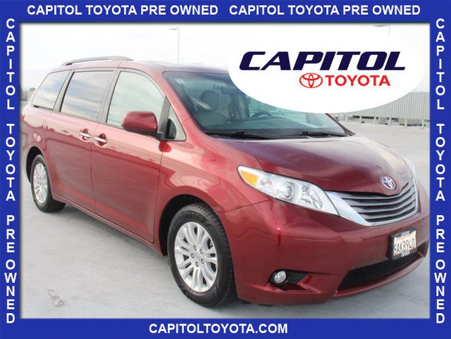 2017 Toyota Sienna XLE Premium FWD photo