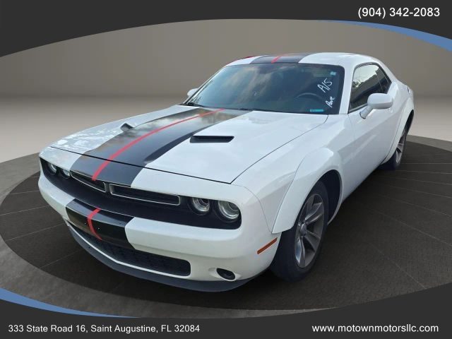 2016 Dodge Challenger SXT RWD photo