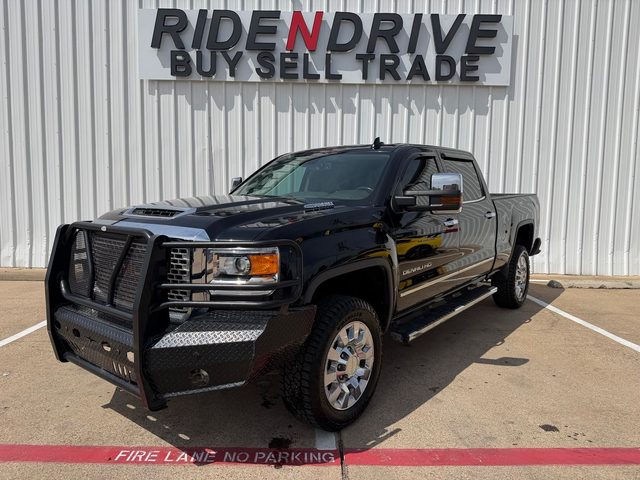 2017 GMC Sierra 2500HD Denali 4WD photo
