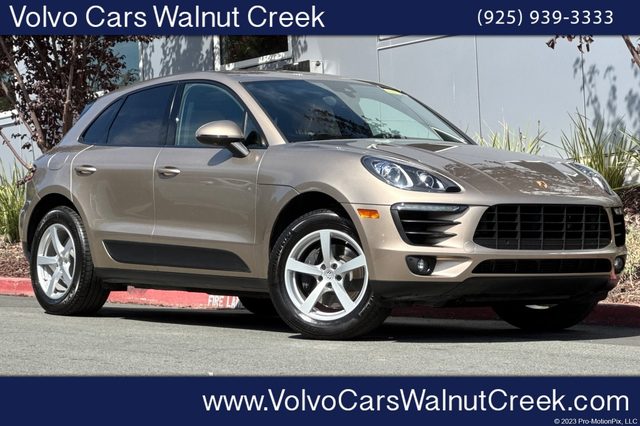 2017 Porsche Macan AWD photo