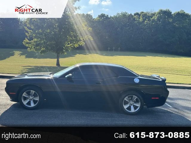 2017 Dodge Challenger SXT RWD photo